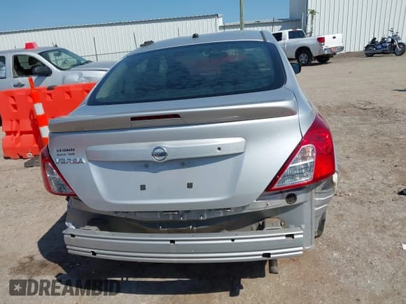 ✅ 2017 Nissan Versa SV • VIN: 3N1CN7AP9HL850794 • Lot: 43139377. Wystawiony na IAAI z przebiegiem 98 838 mil. Bezpłatny archiwum sprzedaży aukcyjnych z USA i szczegółowy raport historii pojazdu na DreamBid. Zdjęcie 16.