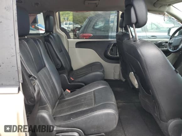 ✅ 2011 Chrysler Town & Country Touring L • VIN: 2A4RR8DG9BR798889 • Lot: 70291314. Wystawiony na Copart z przebiegiem Nie podano. Bezpłatny archiwum sprzedaży aukcyjnych z USA i szczegółowy raport historii pojazdu na DreamBid. Zdjęcie 11.