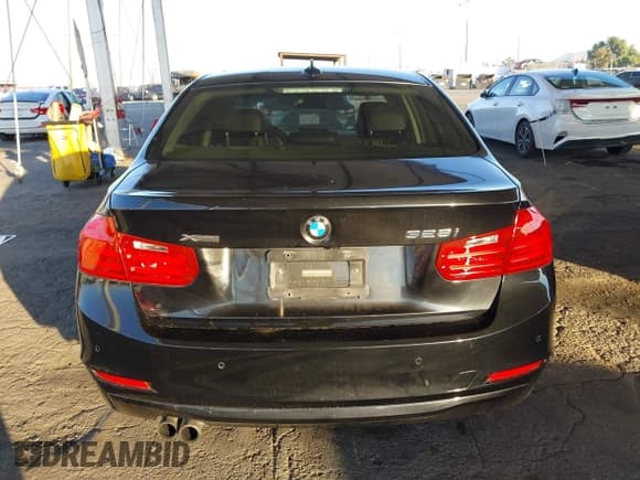 ✅ 2015 BMW 3 Series 328i xDrive • VIN: WBA3B3G51FNR88120 • Lot: 43785774. Listed on IAAI with 170,373 mi. Free auction sales archive from the USA and detailed vehicle history report at DreamBid. Image 16.
