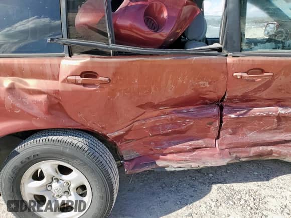 2005 Toyota Highlander с VIN JTEGD21A950107184, выставлен на аукционе Copart как лот 82274755 с пробегом 175 212 миль миль и Списание • Salvage title. История ставок и продаж доступна на DreamBid. Изображение 11.