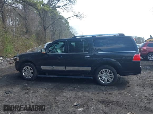 ✅ 2014 Lincoln Navigator • VIN: 5LMJJ3J56EEL04885 • Lot: 42051762. Listed on IAAI with 162,851 mi. Free auction sales archive from the USA and detailed vehicle history report at DreamBid. Image 14.