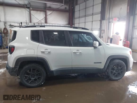 ✅ 2020 Jeep Renegade Altitude • VIN: ZACNJABBXLPL10367 • Lot: 41599445. Wystawiony na IAAI z przebiegiem 136 965 mil. Bezpłatny archiwum sprzedaży aukcyjnych z USA i szczegółowy raport historii pojazdu na DreamBid. Zdjęcie 13.