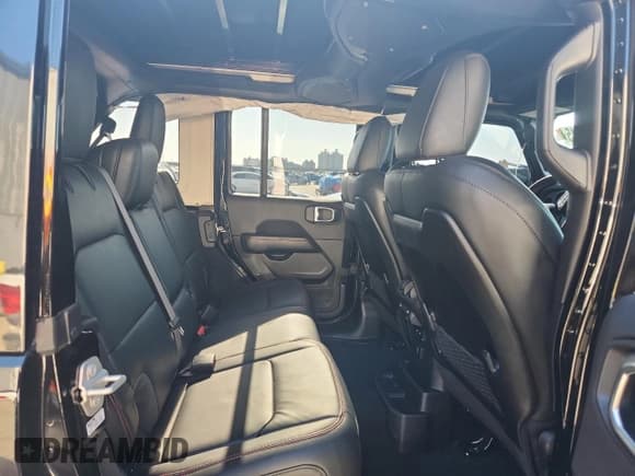 ✅ 2024 Jeep Wrangler Rubicon • VIN: 1C4RJXFG7RW278759 • Lot: 92492445. Wystawiony na Copart z przebiegiem 17 926 mil. Bezpłatny archiwum sprzedaży aukcyjnych z USA i szczegółowy raport historii pojazdu na DreamBid. Zdjęcie 11.