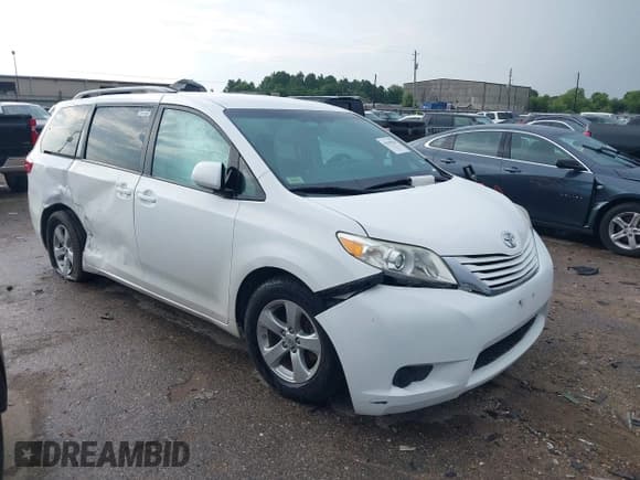 ✅ 2016 Toyota Sienna LE AAS • VIN: 5TDKK3DC1GS700982 • Lot: 43019934. Listed on IAAI with 78,300 mi. Free auction sales archive from the USA and detailed vehicle history report at DreamBid. Image 1.