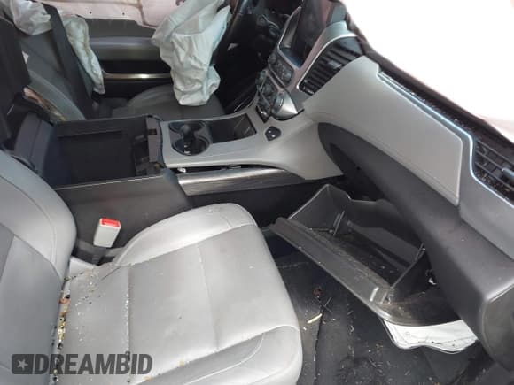 ✅ 2020 Chevrolet Tahoe LT • VIN: 1GNSCBKC8LR221971 • Lot: 41455932. Wystawiony na IAAI z przebiegiem Nie podano. Bezpłatny archiwum sprzedaży aukcyjnych z USA i szczegółowy raport historii pojazdu na DreamBid. Zdjęcie 5.