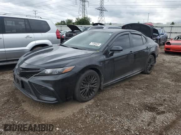2022 Toyota Camry SE with VIN 4T1T11BK7NU070959, listed as a Copart auction lot 71006025 with 63,775 mi miles and Salvage title. Bid and sale history available at DreamBid. Image 1.
