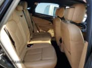 ✅ 2018 Porsche Macan • VIN: WP1AA2A54JLB12502 • Lot: 81125865. Wystawiony na Copart z przebiegiem 61 701 mil. Bezpłatny archiwum sprzedaży aukcyjnych z USA i szczegółowy raport historii pojazdu na DreamBid. Zdjęcie 10.