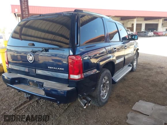 ✅ 2006 Cadillac Escalade • VIN: 1GYEK63N76R120886 • Lot: 43032507. Listed on IAAI with 182,181 mi. Free auction sales archive from the USA and detailed vehicle history report at DreamBid. Image 4.