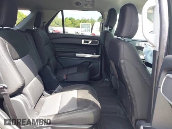 ✅ 2024 Ford Explorer XLT • VIN: 1FMSK8DHXRGA19611 • Lot: 42291853. Wystawiony na IAAI z przebiegiem 22 312 mil. Bezpłatny archiwum sprzedaży aukcyjnych z USA i szczegółowy raport historii pojazdu na DreamBid. Zdjęcie 8.