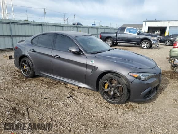 ✅ 2019 Alfa Romeo Giulia Quadrifoglio • VIN: ZARFAMEV4K7599309 • Lot: 69595785. Wystawiony na Copart z przebiegiem 62 184 mil. Bezpłatny archiwum sprzedaży aukcyjnych z USA i szczegółowy raport historii pojazdu na DreamBid. Zdjęcie 4.