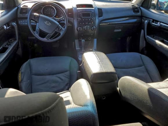 ✅ 2012 Kia Sorento LX • VIN: 5XYKT3A61CG226471 • Лот: 92984335. Опубликован ранее на Copart с пробегом 166 829 миль. Бесплатный доступ к архиву аукционных продаж из США и подробный отчёт об истории автомобиля на DreamBid. Изображение 8.