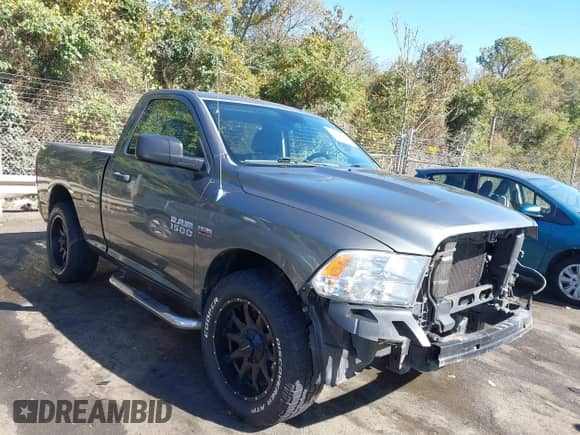 2013 Ram 1500 Express z VIN 3C6JR6ATXDG505915, wystawiony jako IAAI lot #43504506 z przebiegiem 171 665 mil mil oraz . Historia ofert i sprzedaży dostępna na DreamBid. Obrazek 1.