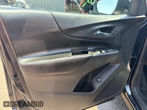 ✅ 2021 Chevrolet Equinox LT • VIN: 2GNAXJEV8M6105013 • Lot: 42504597. Wystawiony na IAAI z przebiegiem 67 432 mil. Bezpłatny archiwum sprzedaży aukcyjnych z USA i szczegółowy raport historii pojazdu na DreamBid. Zdjęcie 1.