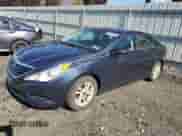 2013 Hyundai Sonata GLS z VIN 5NPEB4AC5DH763754, wystawiony jako Copart lot #89664975 z przebiegiem 138 098 mil mil oraz Szkoda całkowita • Salvage title. Historia ofert i sprzedaży dostępna na DreamBid. Obrazek 1.