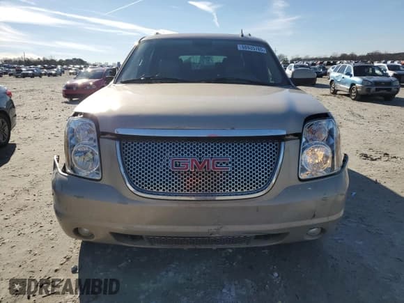 ✅ 2007 GMC Yukon XL • VIN: 1GKFK66847J359901 • Lot: 88935765. Wystawiony na Copart z przebiegiem 319 946 mil. Bezpłatny archiwum sprzedaży aukcyjnych z USA i szczegółowy raport historii pojazdu na DreamBid. Zdjęcie 5.