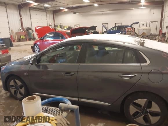 ✅ 2020 Hyundai Ioniq Preferred • VIN: KMHC85LC1LU203268 • Lot: 41249301. Wystawiony na IAAI z przebiegiem 14 005 mil. Bezpłatny archiwum sprzedaży aukcyjnych z USA i szczegółowy raport historii pojazdu na DreamBid. Zdjęcie 14.