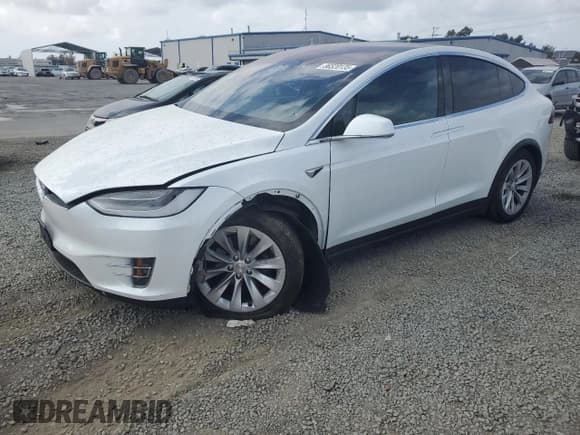 ✅ 2021 Tesla Model X Long Range Plus • VIN: 5YJXCDE27MF324934 • Lot: 86520135. Wystawiony na Copart z przebiegiem 26 174 mil. Bezpłatny archiwum sprzedaży aukcyjnych z USA i szczegółowy raport historii pojazdu na DreamBid. Zdjęcie 1.