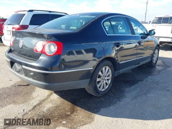 ✅ 2008 Volkswagen Passat Turbo • VIN: WVWJK73C58E204126 • Лот: 43801876. Опубликован ранее на IAAI с пробегом 261 009 миль. Бесплатный доступ к архиву аукционных продаж из США и подробный отчёт об истории автомобиля на DreamBid. Изображение 4.