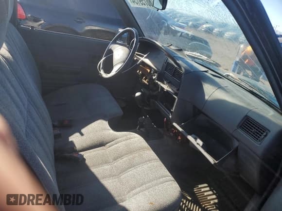 ✅ 1989 Toyota Pickup DLX • VIN: JT4RN01P9K4015015 • Lot: 80759154. Wystawiony na Copart z przebiegiem 79 339 mil. Bezpłatny archiwum sprzedaży aukcyjnych z USA i szczegółowy raport historii pojazdu na DreamBid. Zdjęcie 10.