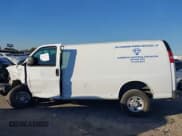 ✅ 2021 Chevrolet Express Cargo • VIN: 1GCWGAFP2M1197432 • Lot: 43585486. Wystawiony na IAAI z przebiegiem Nie podano. Bezpłatny archiwum sprzedaży aukcyjnych z USA i szczegółowy raport historii pojazdu na DreamBid. Zdjęcie 13.