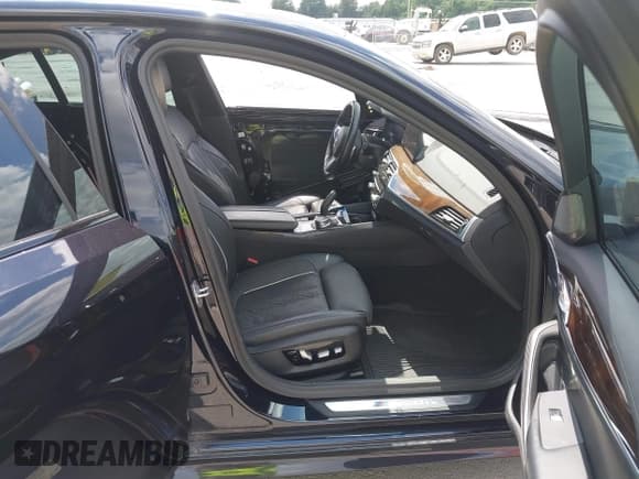 ✅ 2019 BMW 5 Series M550i xDrive • VIN: WBAJB9C51KB464591 • Lot: 43045973. Listed on IAAI with 65,749 mi. Free auction sales archive from the USA and detailed vehicle history report at DreamBid. Image 5.