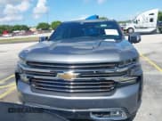 ✅ 2021 Chevrolet Silverado 1500 High Country • VIN: 3GCPWFED4MG144695 • Lot: 42880446. Wystawiony na IAAI z przebiegiem 14 271 mil. Bezpłatny archiwum sprzedaży aukcyjnych z USA i szczegółowy raport historii pojazdu na DreamBid. Zdjęcie 13.