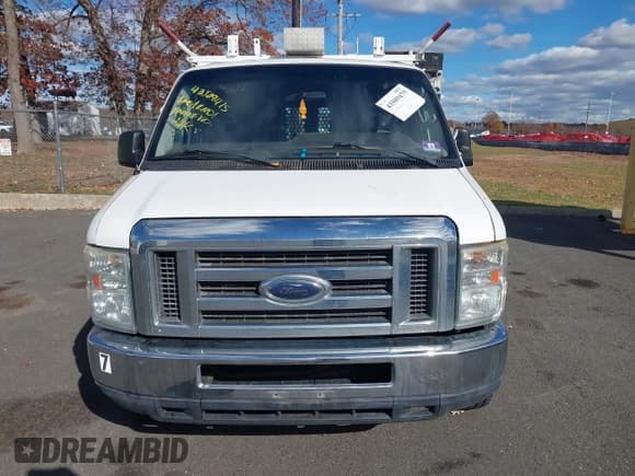 ✅ 2011 Ford Econoline Cargo Commercial • VIN: 1FTNE2EW0BDA99608 • Lot: 43509475. Wystawiony na IAAI z przebiegiem 241 285 mil. Bezpłatny archiwum sprzedaży aukcyjnych z USA i szczegółowy raport historii pojazdu na DreamBid. Zdjęcie 6.