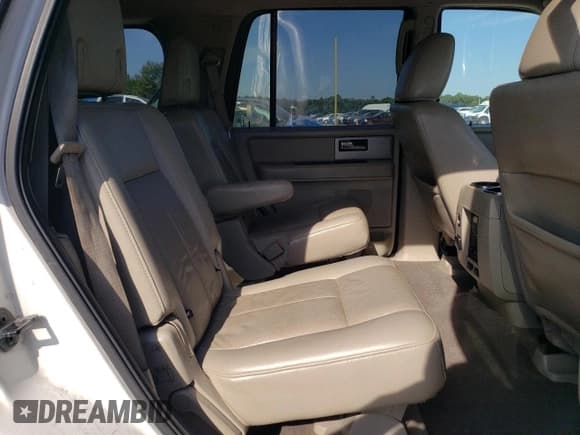 ✅ 2012 Ford Expedition Limited • VIN: 1FMJU1K58CEF59242 • Lot: 80541805. Wystawiony na Copart z przebiegiem 207 946 mil. Bezpłatny archiwum sprzedaży aukcyjnych z USA i szczegółowy raport historii pojazdu na DreamBid. Zdjęcie 11.