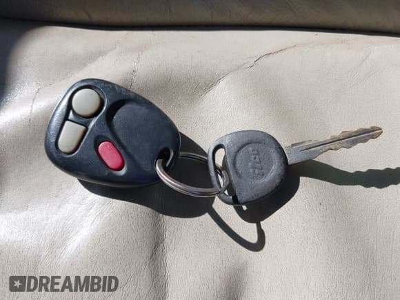 ✅ 2001 Chevrolet Tahoe LS • VIN: 1GNEK13T81J166958 • Lot: 43200403. Wystawiony na IAAI z przebiegiem 248 332 mil. Bezpłatny archiwum sprzedaży aukcyjnych z USA i szczegółowy raport historii pojazdu na DreamBid. Zdjęcie 11.