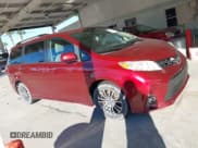 ✅ 2018 Toyota Sienna XLE • VIN: 5TDYZ3DC6JS957858 • Lot: 43574600. Wystawiony na IAAI z przebiegiem 91 442 mil. Bezpłatny archiwum sprzedaży aukcyjnych z USA i szczegółowy raport historii pojazdu na DreamBid. Zdjęcie 12.