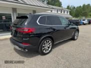 ✅ 2019 BMW X5 xDrive40i • VIN: 5UXCR6C59KLL08796 • Лот: 65075185. Опубликован ранее на Copart с пробегом 140 088 миль. Бесплатный доступ к архиву аукционных продаж из США и подробный отчёт об истории автомобиля на DreamBid. Изображение 4.