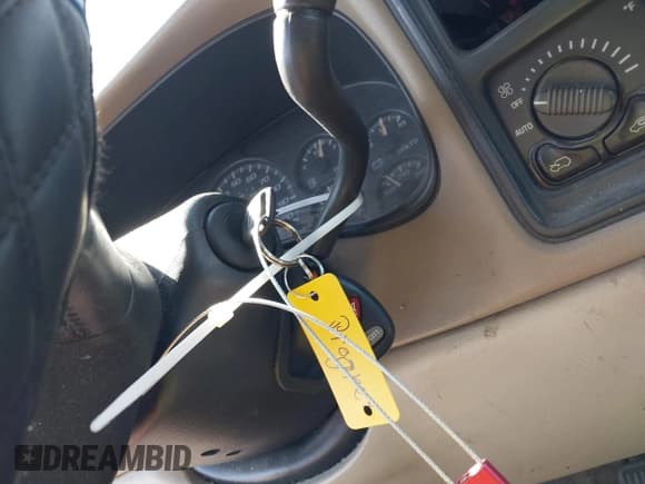 ✅ 2002 Chevrolet Tahoe LT • VIN: 1GNEC13Z32J335075 • Lot: 43088100. Listed on IAAI with 232,322 mi. Free auction sales archive from the USA and detailed vehicle history report at DreamBid. Image 11.