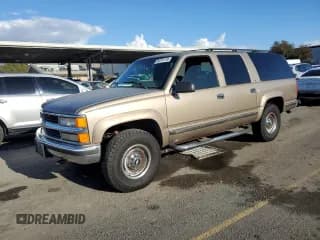 ✅ 1996 Chevrolet Suburban • VIN: 3GNGK26JXTG107228 • Лот: 44741195. Опубликован ранее на Copart с пробегом 172 053 миль. Бесплатный доступ к архиву аукционных продаж из США и подробный отчёт об истории автомобиля на DreamBid. Изображение 1.