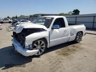 2002 Chevrolet Silverado 1500 z VIN 1GCEC14X02Z222921, wystawiony jako Copart lot #60327525 z przebiegiem 215 764 mil mil oraz Szkoda całkowita • Salvage title. Historia ofert i sprzedaży dostępna na DreamBid. Obrazek 1.