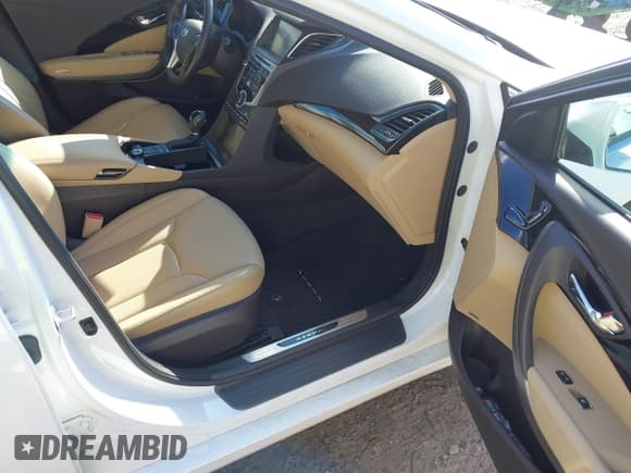 ✅ 2016 Hyundai Azera Limited • VIN: KMHFH4JG8GA529735 • Lot: 43231503. Wystawiony na IAAI z przebiegiem 8 077 mil. Bezpłatny archiwum sprzedaży aukcyjnych z USA i szczegółowy raport historii pojazdu na DreamBid. Zdjęcie 5.