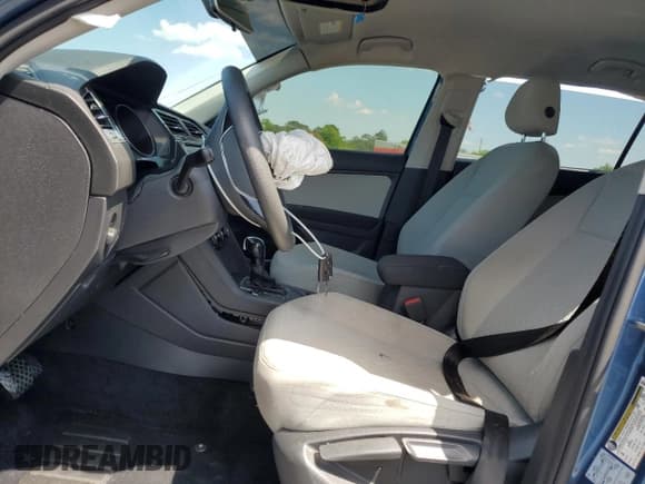 ✅ 2020 Volkswagen Tiguan S • VIN: 3VV1B7AX6LM137823 • Лот: 52152295. Опубликован ранее на Copart с пробегом Не указан. Бесплатный доступ к архиву аукционных продаж из США и подробный отчёт об истории автомобиля на DreamBid. Изображение 7.