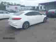 2017 Hyundai Elantra SE z VIN 5NPD84LF3HH180364, wystawiony jako IAAI lot #43339099 z przebiegiem 153 436 mil mil oraz . Historia ofert i sprzedaży dostępna na DreamBid. Obrazek 4.