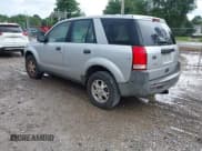 ✅ 2003 Saturn VUE • VIN: 5GZCZ53B23S889856 • Lot: 42501901. Wystawiony na IAAI z przebiegiem 217 006 mil. Bezpłatny archiwum sprzedaży aukcyjnych z USA i szczegółowy raport historii pojazdu na DreamBid. Zdjęcie 3.