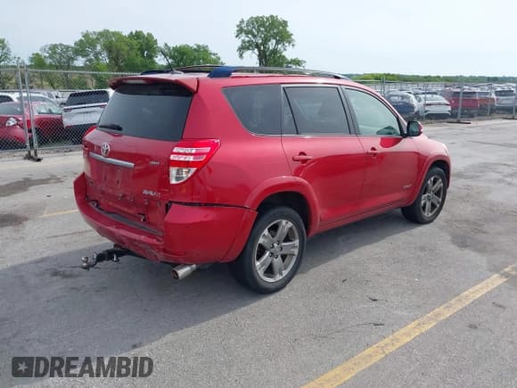 ✅ 2011 Toyota RAV4 Sport • VIN: JTMRK4DVXB5101924 • Lot: 42519927. Listed on IAAI with 215,905 mi. Free auction sales archive from the USA and detailed vehicle history report at DreamBid. Image 4.