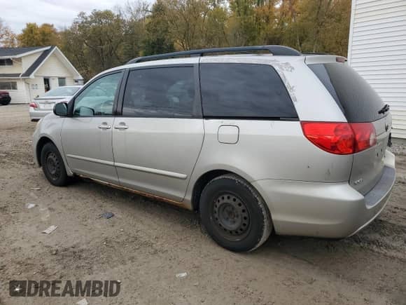 2009 Toyota Sienna LE z VIN 5TDZK23C79S272185, wystawiony jako Copart lot #90288145 z przebiegiem 272 534 mil mil oraz Czysty tytuł • Clean title. Historia ofert i sprzedaży dostępna na DreamBid. Obrazek 2.