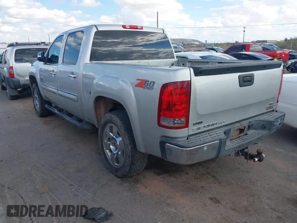 ✅ 2011 GMC Sierra 1500 SLE • VIN: 3GTP1VE01BG177608 • Lot: 43384343. Wystawiony na IAAI z przebiegiem 306 861 mil. Bezpłatny archiwum sprzedaży aukcyjnych z USA i szczegółowy raport historii pojazdu na DreamBid. Zdjęcie 3.