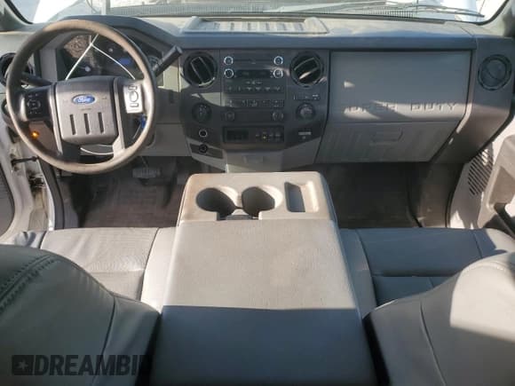 ✅ 2015 Ford F-250 XLT • VIN: 1FT7X2B60FEA46026 • Lot: 70583225. Wystawiony na Copart z przebiegiem 233 005 mil. Bezpłatny archiwum sprzedaży aukcyjnych z USA i szczegółowy raport historii pojazdu na DreamBid. Zdjęcie 8.