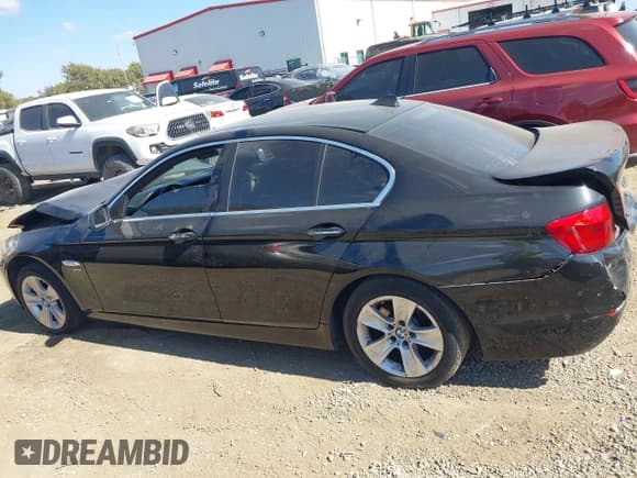 ✅ 2012 BMW 5 Series 528i xDrive • VIN: WBAXH5C59CDW02529 • Lot: 43399160. Wystawiony na IAAI z przebiegiem 170 645 mil. Bezpłatny archiwum sprzedaży aukcyjnych z USA i szczegółowy raport historii pojazdu na DreamBid. Zdjęcie 14.