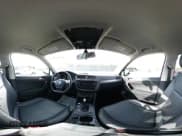 ✅ 2020 Volkswagen Tiguan SE • VIN: 3VV3B7AX5LM114428 • Lot: 43301772. Wystawiony na IAAI z przebiegiem 159 595 mil. Bezpłatny archiwum sprzedaży aukcyjnych z USA i szczegółowy raport historii pojazdu na DreamBid. Zdjęcie 19.