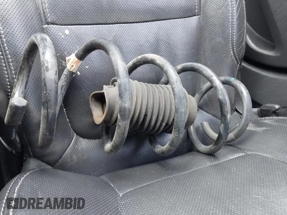 ✅ 2014 Ford Explorer Sport • VIN: 1FM5K8GT2EGA25894 • Lot: 41731927. Wystawiony na IAAI z przebiegiem 137 291 mil. Bezpłatny archiwum sprzedaży aukcyjnych z USA i szczegółowy raport historii pojazdu na DreamBid. Zdjęcie 12.