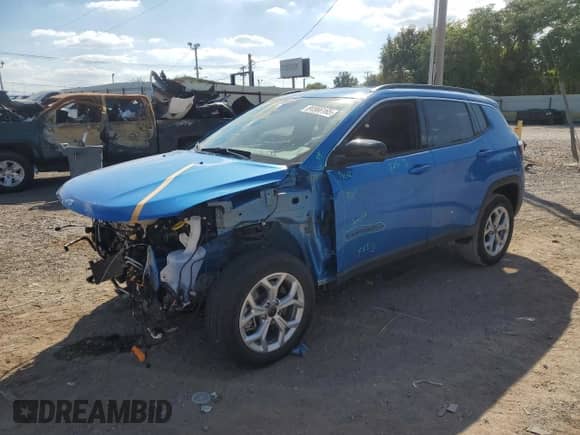 2025 Jeep Compass Latitude с VIN 3C4NJDBN3ST526387, выставлен на аукционе Copart как лот 84566165 с пробегом 20 544 миль миль и Списание • Salvage title. История ставок и продаж доступна на DreamBid. Изображение 1.