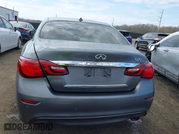✅ 2016 Infiniti Q70 • VIN: JN1BY1AR0GM270212 • Lot: 41889159. Listed on IAAI with 108,760 mi. Free auction sales archive from the USA and detailed vehicle history report at DreamBid. Image 16.