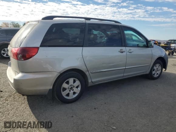 ✅ 2010 Toyota Sienna XLE • VIN: 5TDYK4CC8AS312625 • Lot: 90478205. Wystawiony na Copart z przebiegiem 245 420 mil. Bezpłatny archiwum sprzedaży aukcyjnych z USA i szczegółowy raport historii pojazdu na DreamBid. Zdjęcie 3.