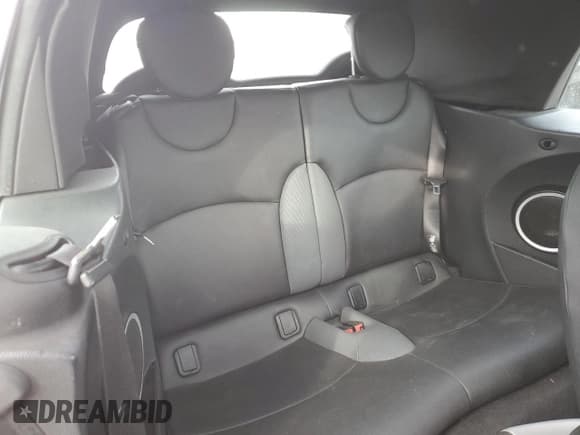 ✅ 2010 MINI Convertible • VIN: WMWMR3C56ATU97164 • Lot: 83908904. Wystawiony na Copart z przebiegiem 153 936 mil. Bezpłatny archiwum sprzedaży aukcyjnych z USA i szczegółowy raport historii pojazdu na DreamBid. Zdjęcie 10.