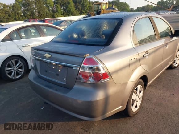 ✅ 2011 Chevrolet Aveo 1LT • VIN: KL1TD5DE9BB211488 • Lot: 42582568. Wystawiony na IAAI z przebiegiem 224 931 mil. Bezpłatny archiwum sprzedaży aukcyjnych z USA i szczegółowy raport historii pojazdu na DreamBid. Zdjęcie 4.